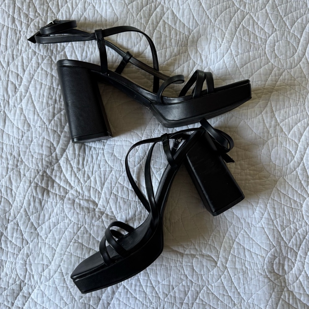 Marc Fisher Black Chunky Heeled Sandals - Picture 3 of 5
